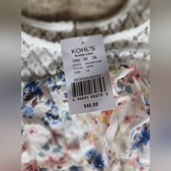 Girls dress - Picture 3 of 3